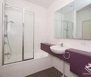 Stylish Inner-City Living in Historic McWhirters â 1 Bed + Study - Photo 4