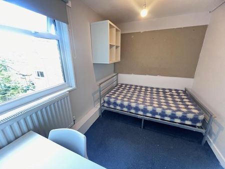 1 bedroom in a house share to rent - Photo 4