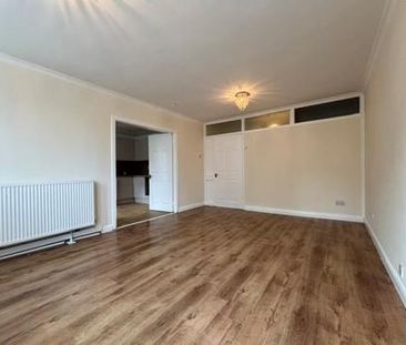 3 bedroom flat to rent - Photo 6