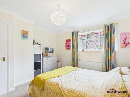 South Lynn Drive, Upperton, Eastbourne, BN21 - Photo 5