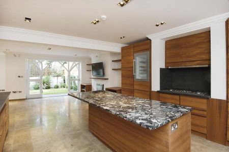 4 bedroom end of terrace house to rent - Photo 3