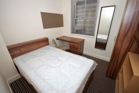 5 bedroom flat to rent - Photo 4