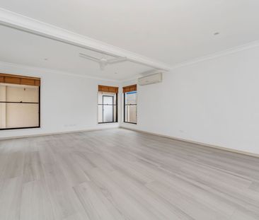 Spacious Private Townhouse in Prime Scarborough Location! - Photo 5