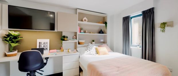 Gold Studio - Corner - Photo 1