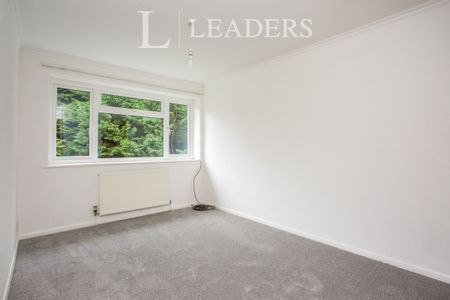 4 bedroom house to rent Grange Park, Woking, GU21 - Photo 5