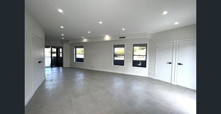 Modern three bedroom townhouse - Photo 2