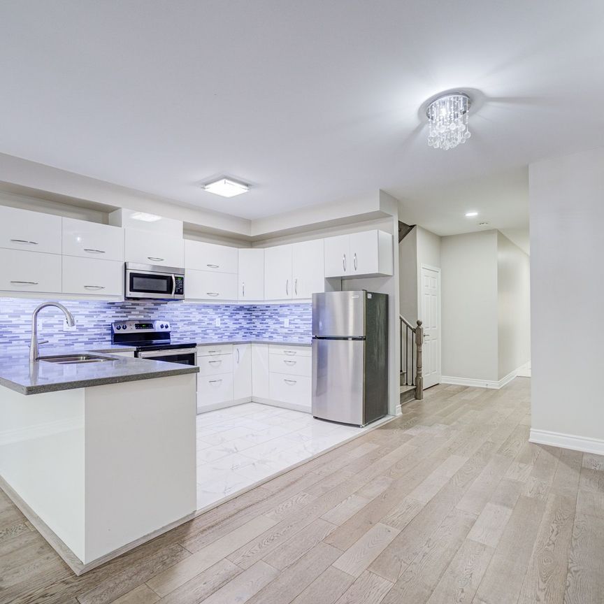 For Lease - 56 North Lake Road Unit# 22, Richmond Hill, Ontario - Photo 1