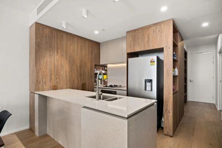 Luxury Riverside Apartment in Exclusive West End Enclave - Photo 4