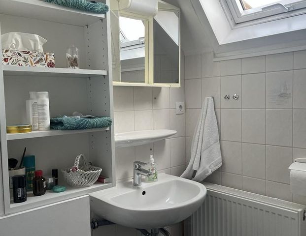 Attraktive Dachgeschoßwohnung (81 m²) in zentraler Lage - Photo 1