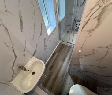 4 bedroom semi-detached house to rent - Photo 5