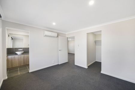 60 Verona Crescent, Fraser Rise - Photo 3