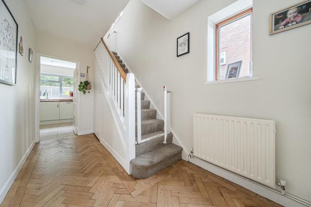 Gosden Hill Road, Guildford, GU4 - Photo 1