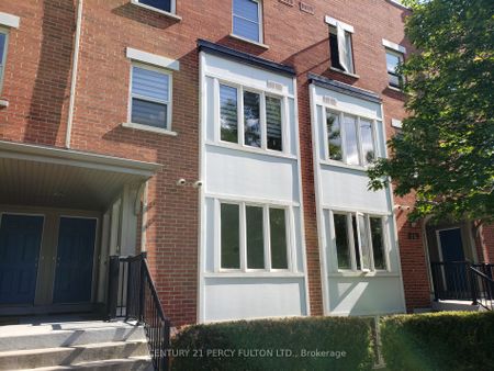 Condo Townhouse For Lease | E8047684 - Photo 3