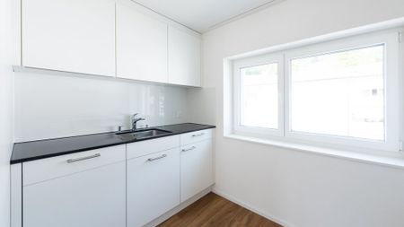 TOLLE ATTIKAWOHNUNG MIT GROSSEM BALKON ZU VERMIETEN - Foto 3