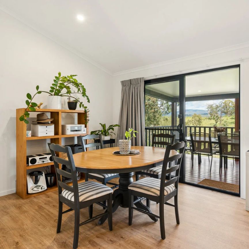 Modern 3-Bedroom retreat with stunning views and ultimate privacy - Photo 1