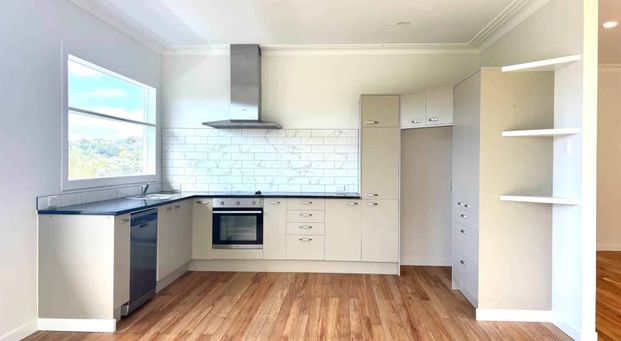 3-Bedroom Home — 1 Min to Stanmore Bay Beach a... - Photo 1