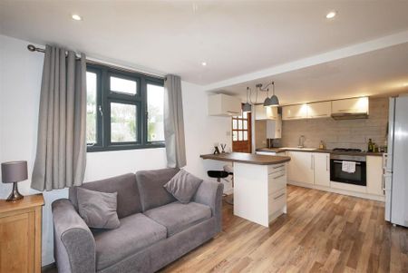 Studio to rent - Photo 5