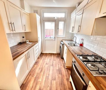 Castleton Road, Southend-on-Sea, Essex, SS2 4UF - Photo 5