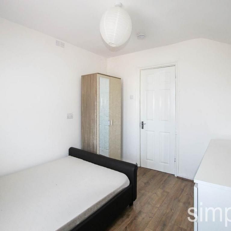 1 bedroom in a house share to rent - Photo 1