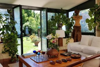 Appia Antica: Luxurious, fully furnished Villa with 5 Bedrooms, 5 baths, large private garden and swimming pool. Beautiful home is lush green setting close to the center. # 651