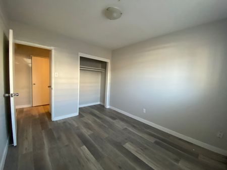 Style Manor - Photo 2