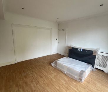 Elgar Avenue, Surbiton - Photo 4