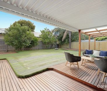 SPACIOUS AND BRIGHT 3 BEDROOM FAMILY HOME WITH 3 LIVING AREAS - Photo 3
