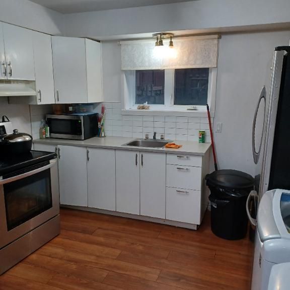 4 1/2 bien éclairé un stationnement entre laveuse sécheuse propre libre en avril negocial selon le locataire qui quitte - Photo 1