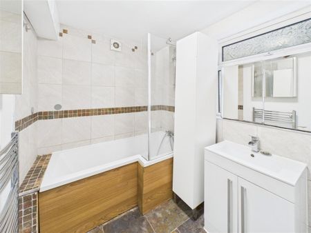 2 bedroom Terraced House to rent - Photo 3