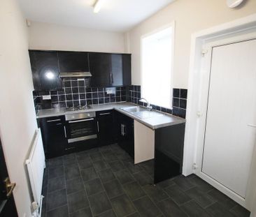 2 bedroom end of terrace house to rent - Photo 5