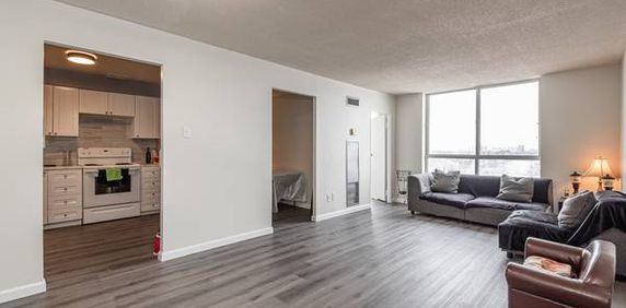 Luxury Penthouse Living /w Modern Upgrades Near Eglinton West Station - Photo 2