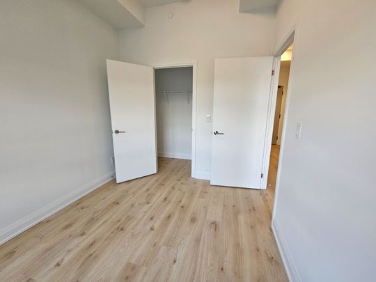 For Lease - 3250 Carding Mill Trail Unit# 517, Oakville, Ontario - Photo 1