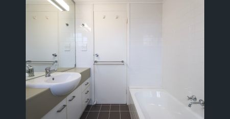 Live the Broadwater Lifestyle - Available Before Christmas! - Photo 2