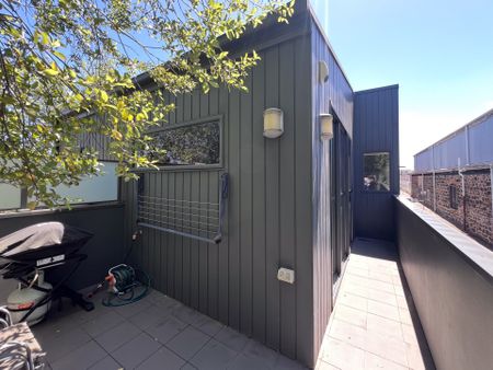 2/227 Albion Street, Brunswick, VIC 3056 - Photo 2