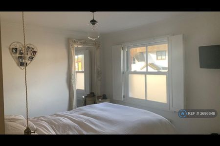 2 bedroom end of terrace house to rent - Photo 5