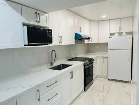 For Lease - 15 Marilake Drive, Toronto, Ontario - Photo 3