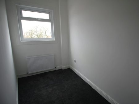 Terraced House to rent on - Photo 3