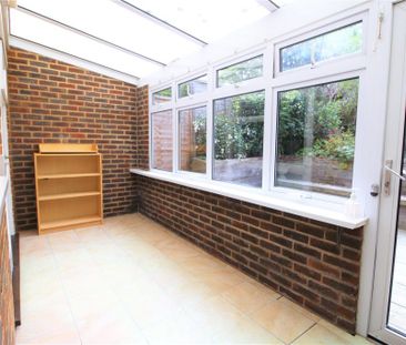 3 Bedroom House - Eastways, Bishops Waltham - Photo 5