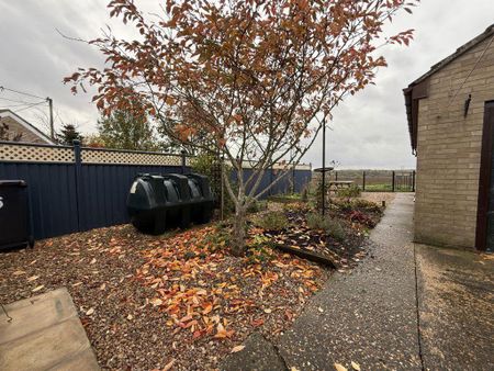 3 bedroom semi-detached house to rent - Photo 4