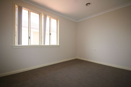 Neat Three bedroom Home close to town. - Photo 2