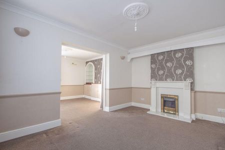 4 bedroom semi-detached house to rent - Photo 2