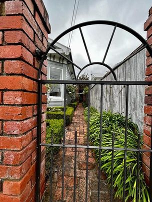 Character Villa with Outdoor Studio - Photo 1