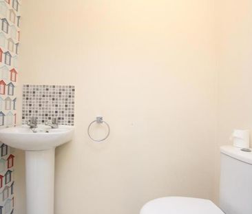 *** STUDENT HOUSE ** £775pppm BILLS INCLUDED** A fantastic 5 bedroo... - Photo 2