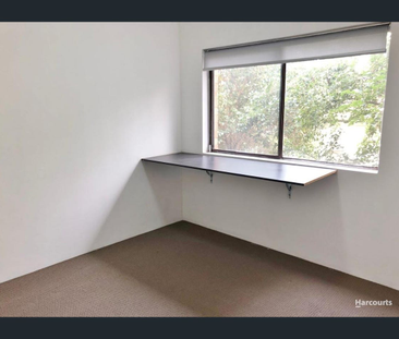 Spacious First Floor Apartment in Prime Location... - Photo 2