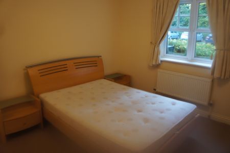 Sandown Court, Worth, Crawley - Photo 5
