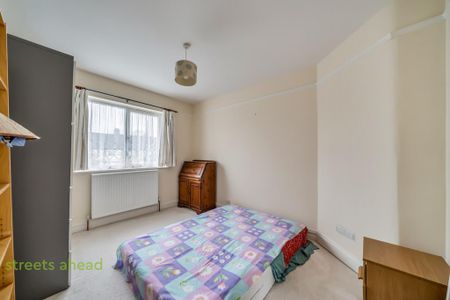 4 bedroom semi-detached house to rent - Photo 5