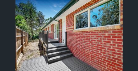 Quiet Rear Single Level Unit in Beverley Hills Primary School Zone! - Photo 3