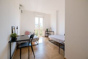 Piazza Carlo Caneva, Milan, Lombardy 20154