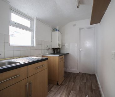 2 bedroom terraced house to rent - Photo 4