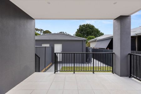 20B St James Road, New Lambton NSW 2305 - House For Rent | Domain - Photo 2